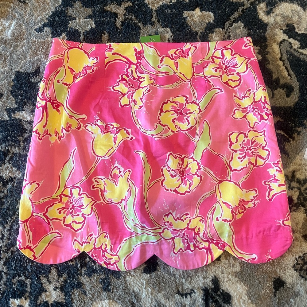 Lilly Pulitzer Lynnie Skirt in the "Hotty Pink Day Lilly" print. - Picture 4 of 4